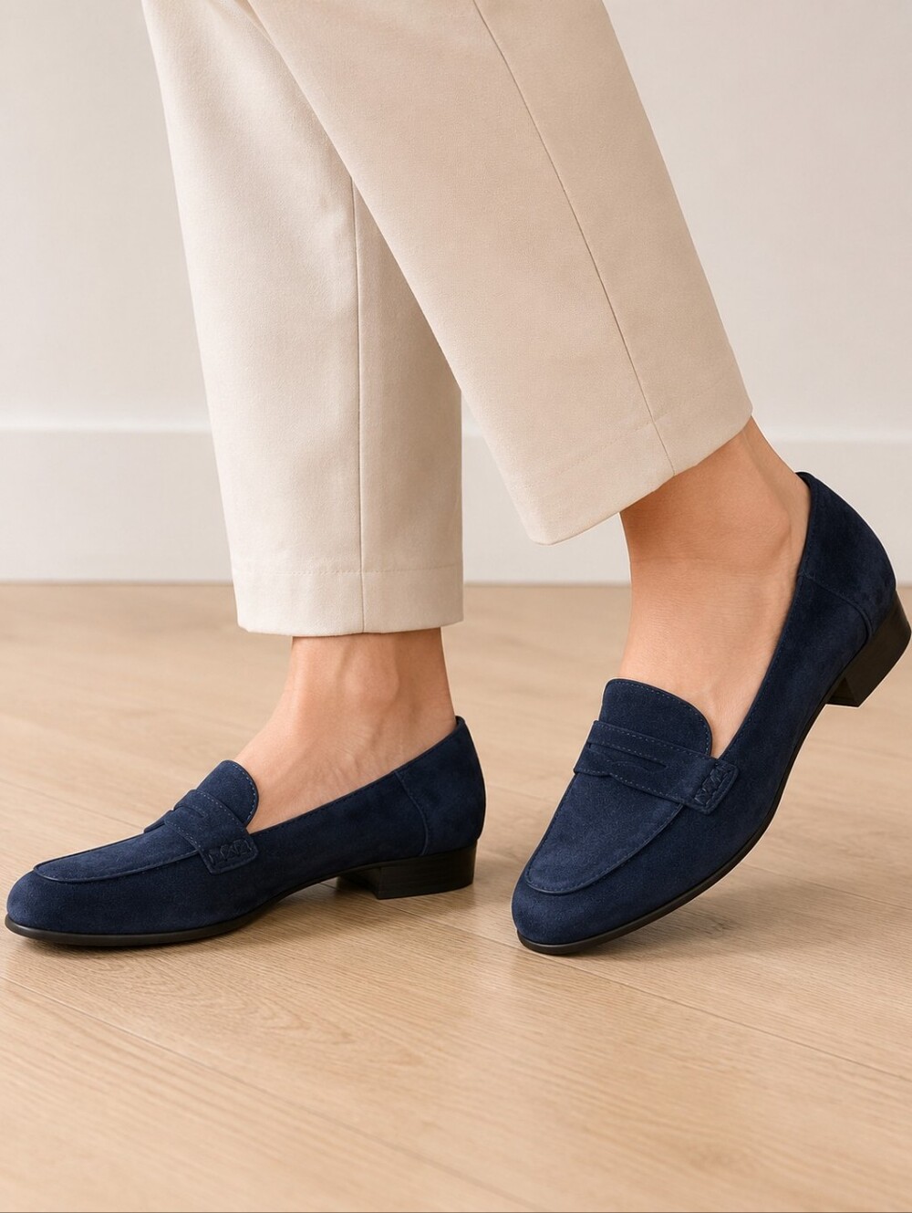 Clarks Artisan Navy Suede Penny Loafers Women's US 9.5 EU 41 Comfort Flats